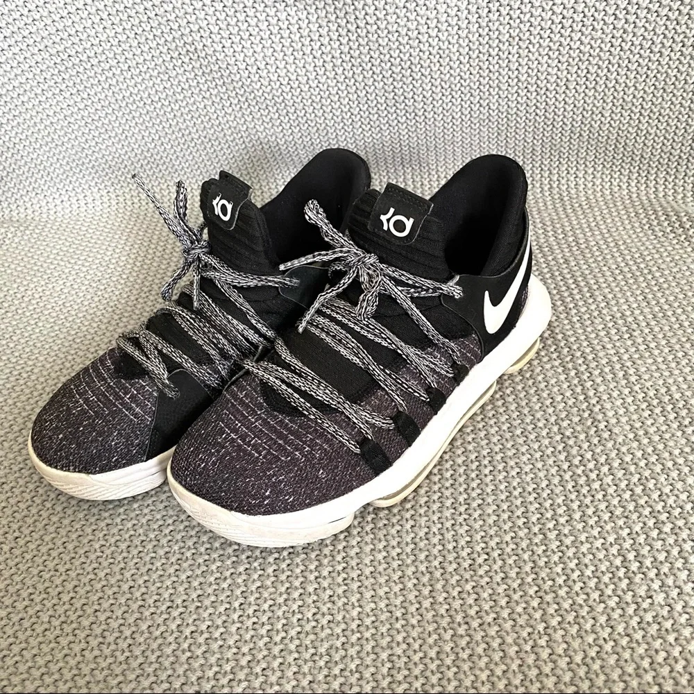 Nike Zoom KD 10 Kevin Durant Oreo GS 5.5Y / 7W activewear